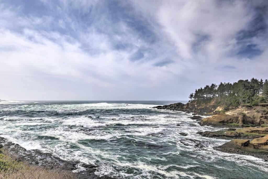 Modern Oregon Retreat W/ Deck, Hot Tub, Ocean View Depoe Bay Ngoại thất bức ảnh